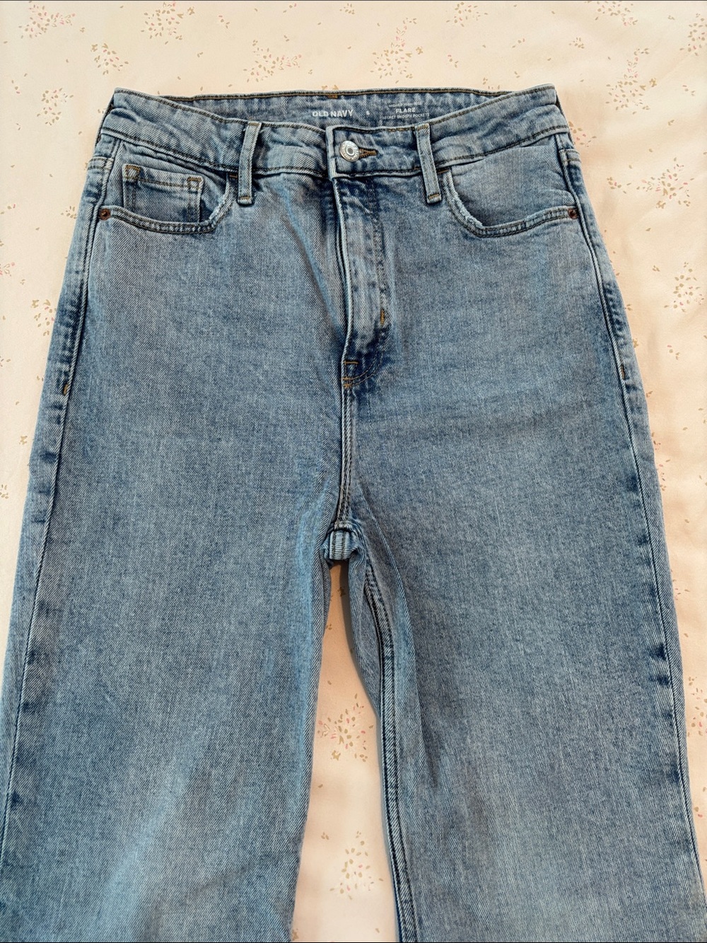 OLD NAVY HIGH RISE FLARE JEANS in Size 6